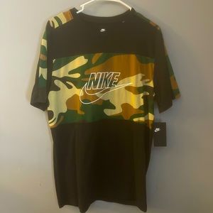 Never Worn before sz M shirts !